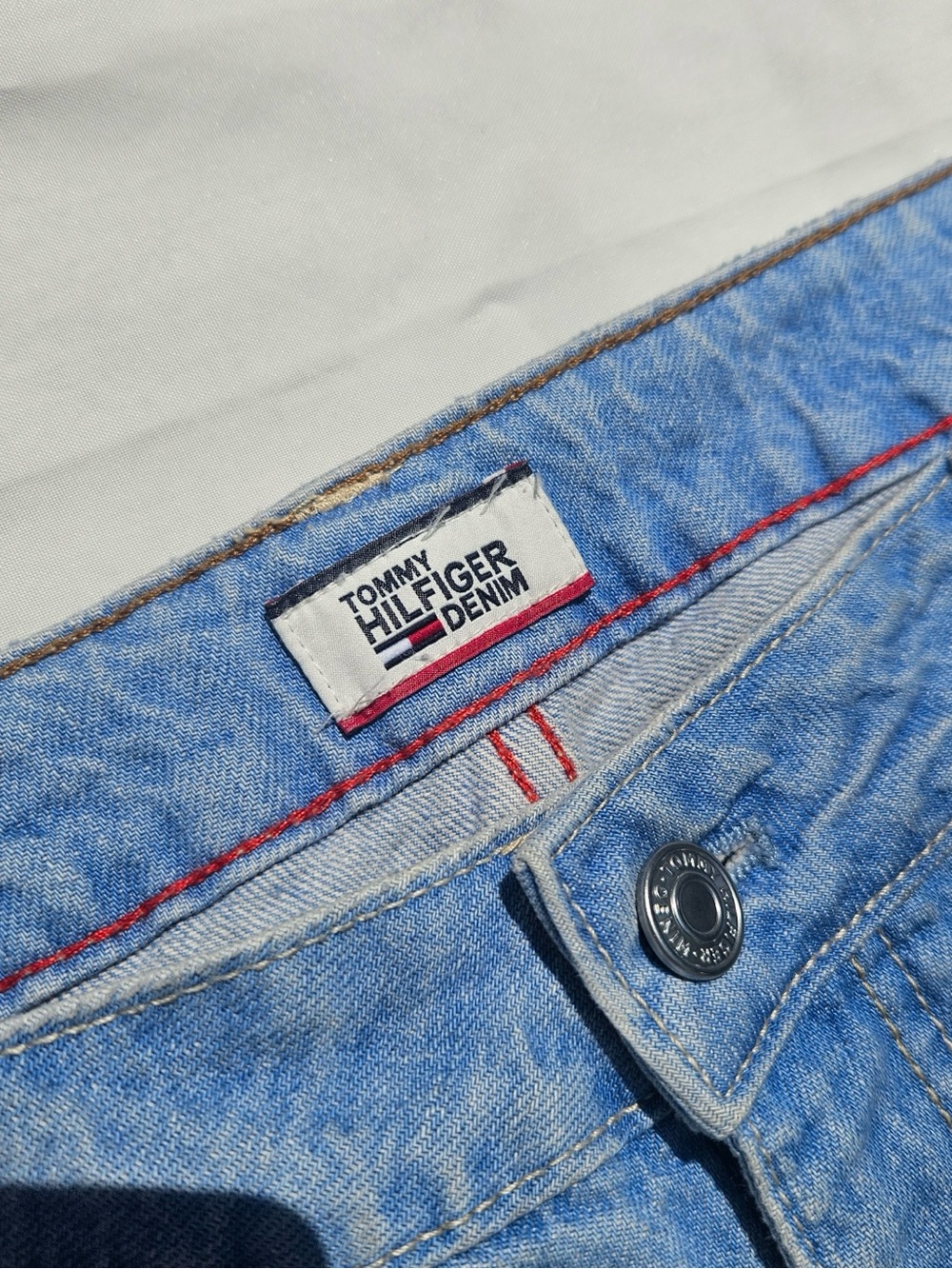 Tommy Hilfiger Women's Light Blue Denim Jeans with Embroidery Leg - Picture 2 of 16